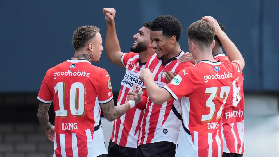 PSV, adversário do Sporting na Champions, vence e mantém liderança