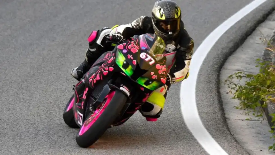 Motociclismo italiano continua de luto. Morreu Simona Castelli