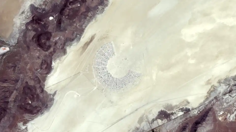 Satélite europeu captou imagens (imperdíveis) do festival Burning Man