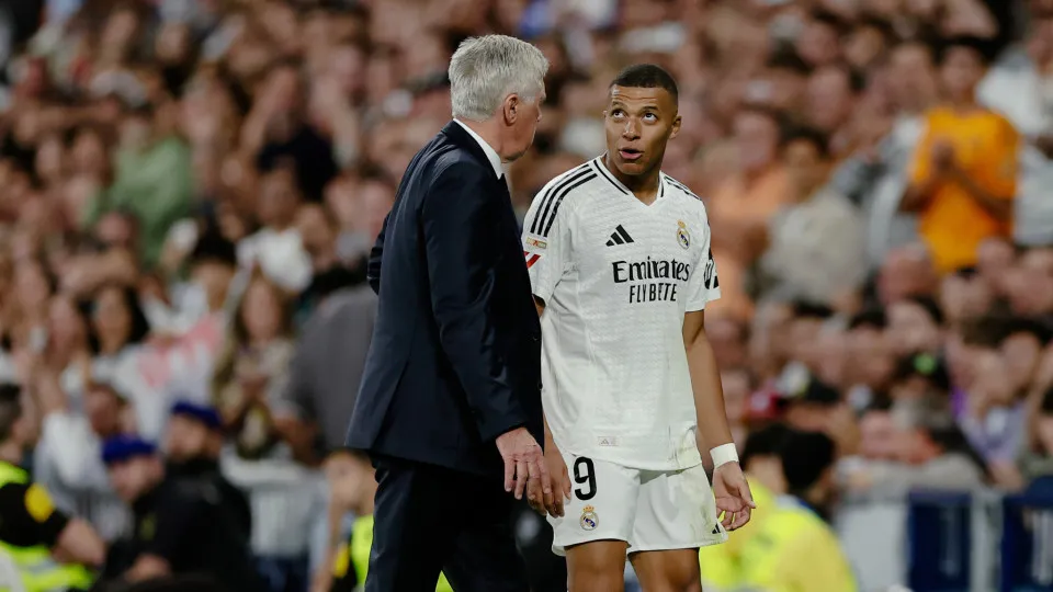 Ancelotti envia 'recado' a Mbappé: "Se for esperto..."