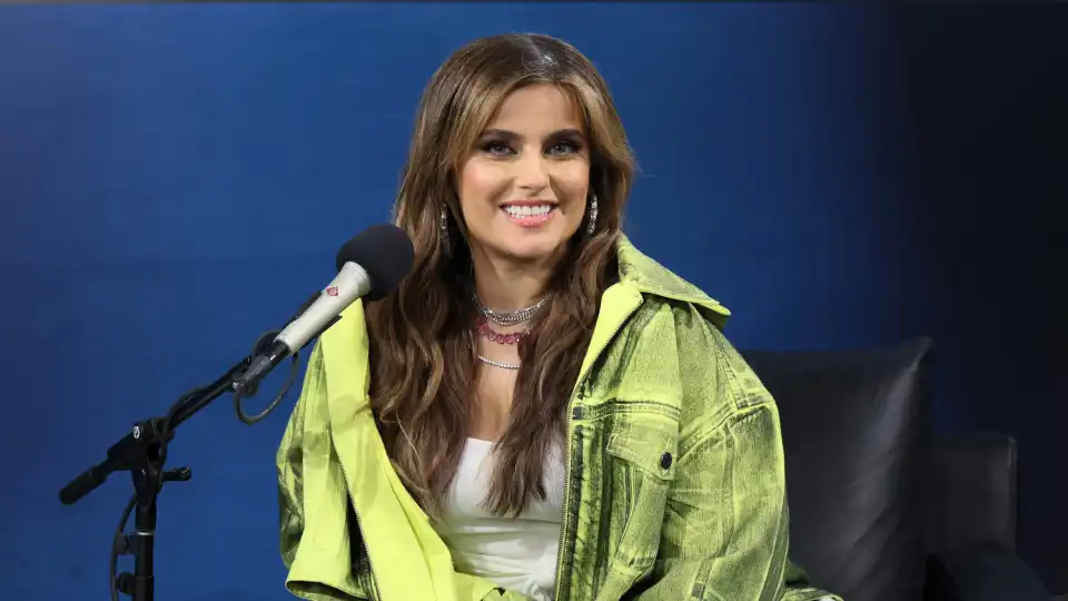 Nelly Furtado revela que "lhe clareavam a pele" e "diminuíam as ancas"