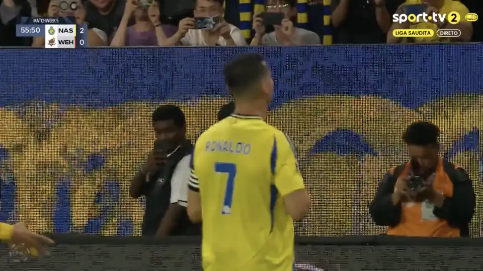 Hoje, o festejo foi outro. Cristiano Ronaldo marcou assim pelo Al Nassr