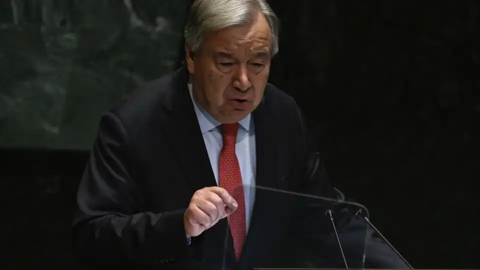 Guterres acompanha com "grande alarme" ataques israelitas a Beirute