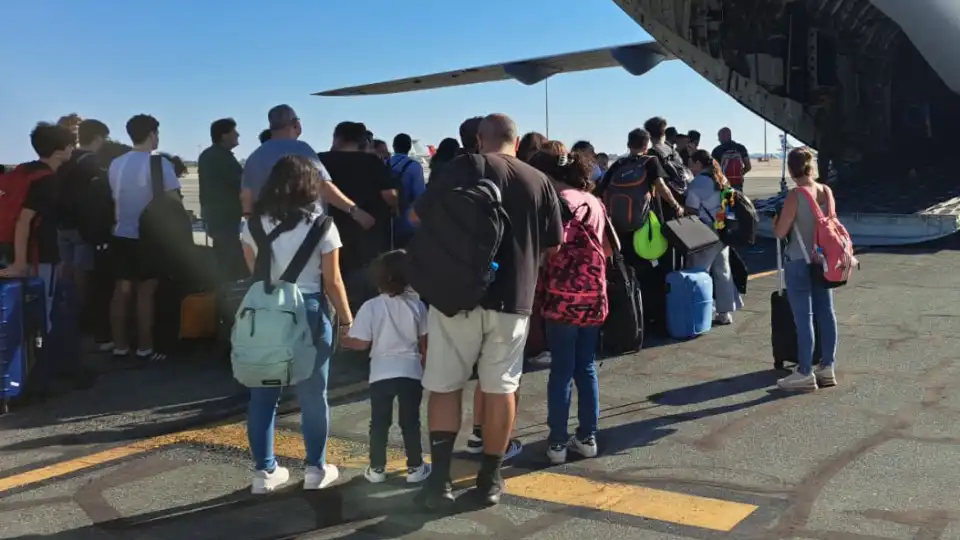 Força Aérea traz mais portugueses do Líbano. Aterram ainda hoje em Lisboa