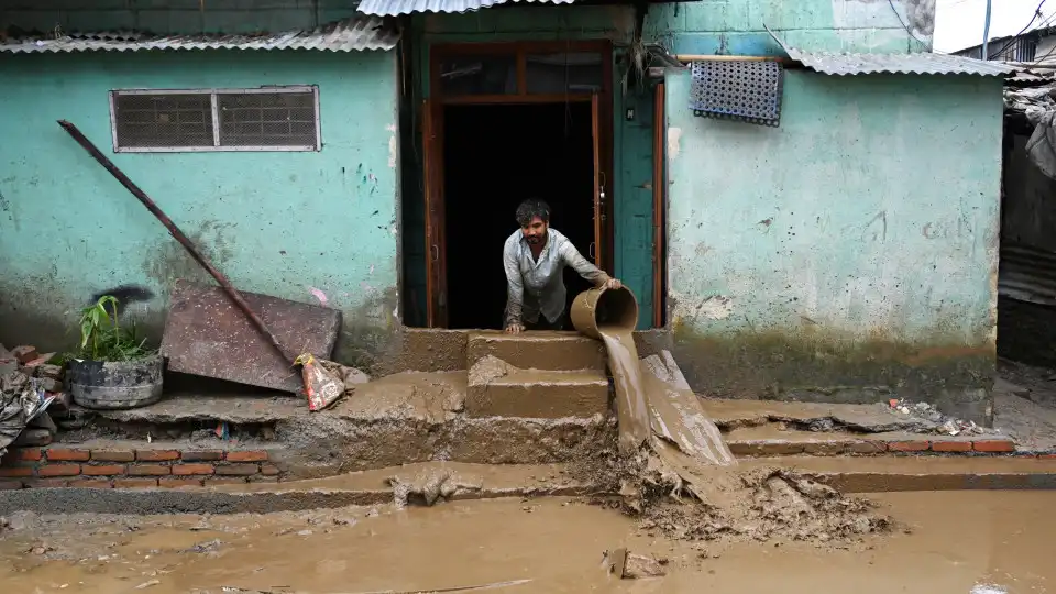 Cheias e inundações causam pelo menos 193 mortos no Nepal 