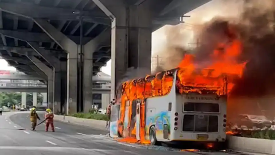 Pelo menos 25 mortos em incêndio num autocarro escolar na Tailândia