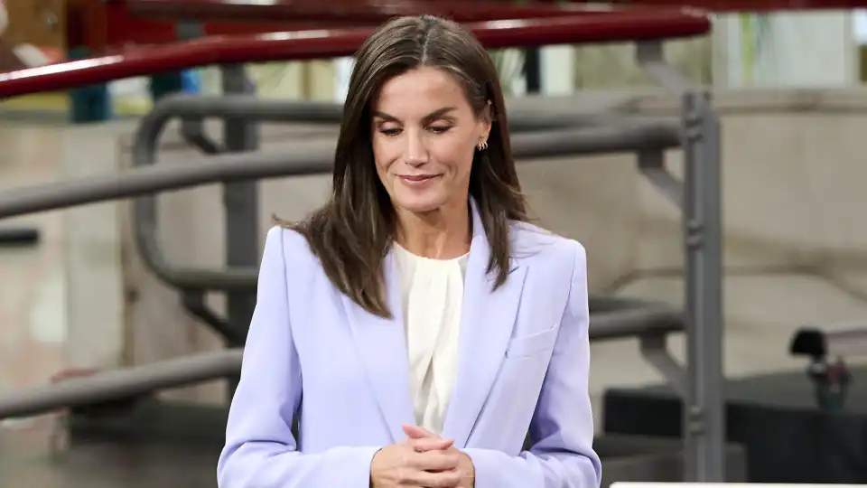 Rainha Letizia recupera fato ideal para os primeiros dias de outono