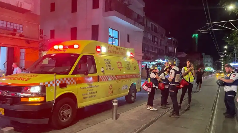 Pelo menos seis mortos em tiroteio num bairro de Telavive