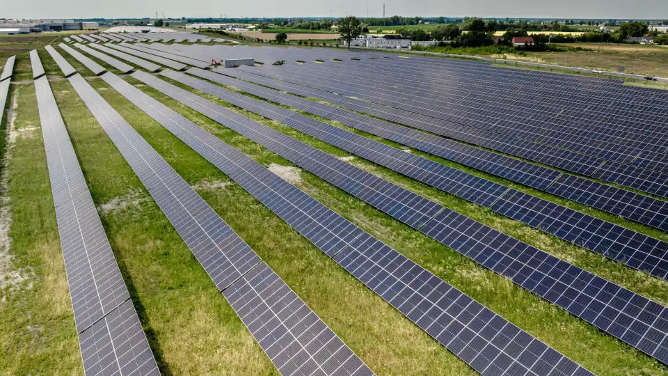 Fábrica da Volkswagen opera primeira primeira vez só com energia solar