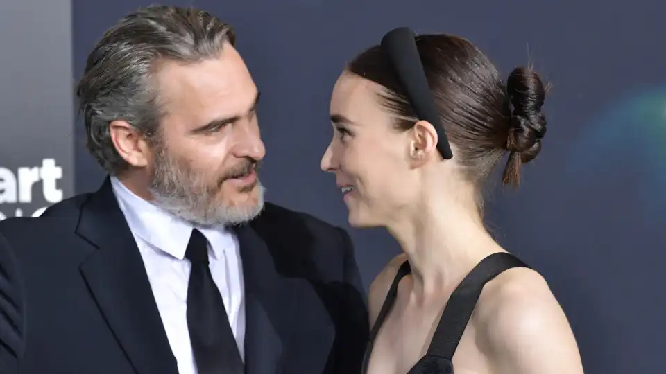 Casamento à vista? Joaquin Phoenix fala de Rooney Mara como "sua esposa"