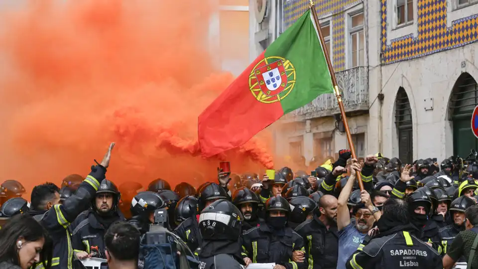 Bombeiros Sapadores que hoje se manifestaram em Lisboa já desmobilizaram