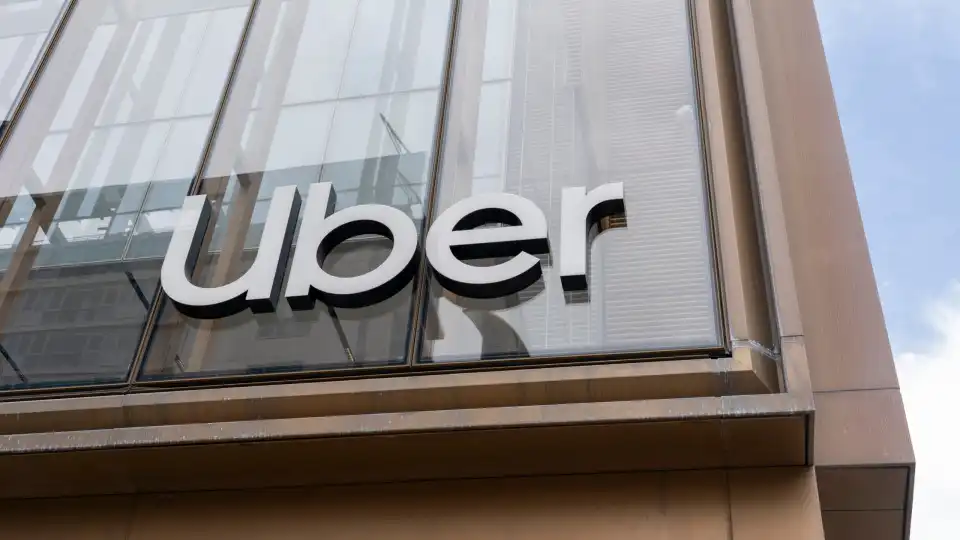 Casal ferido em acidente não pode processar Uber porque tinha Uber Eats