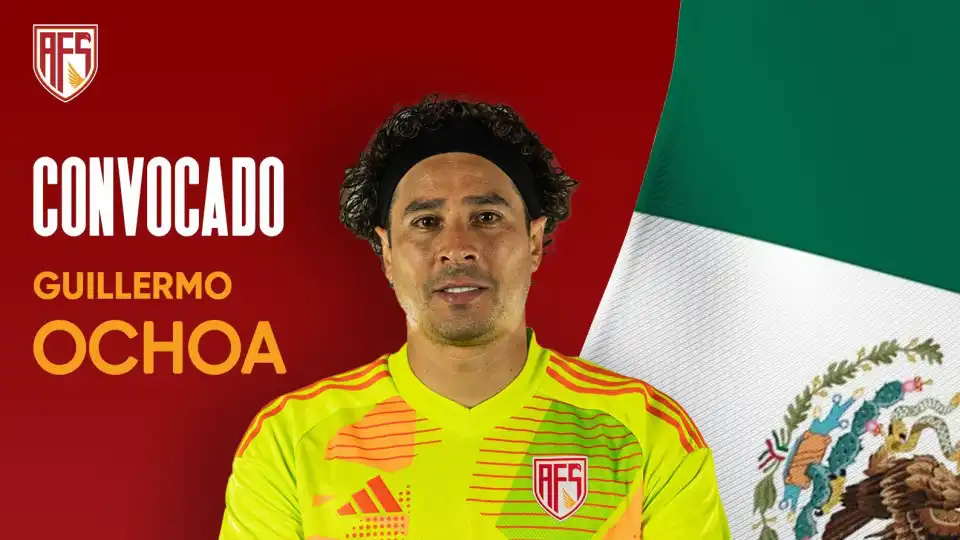 Após boas exibições pelo AVS, Ochoa é premiado com regresso à seleção