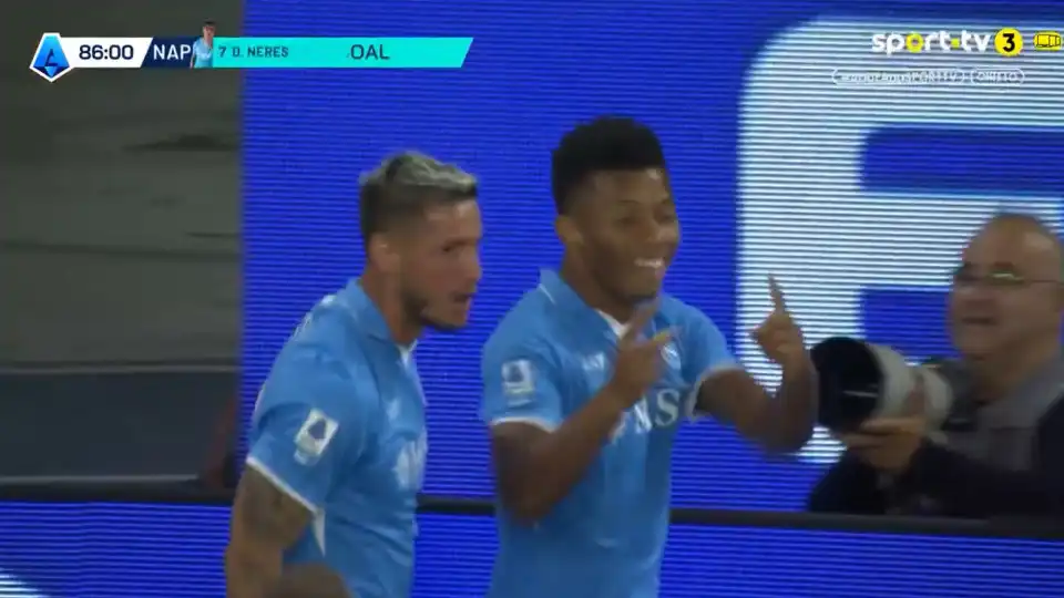 Entrou e brilhou. Eis o 1.º golo de David Neres pelo Napoli