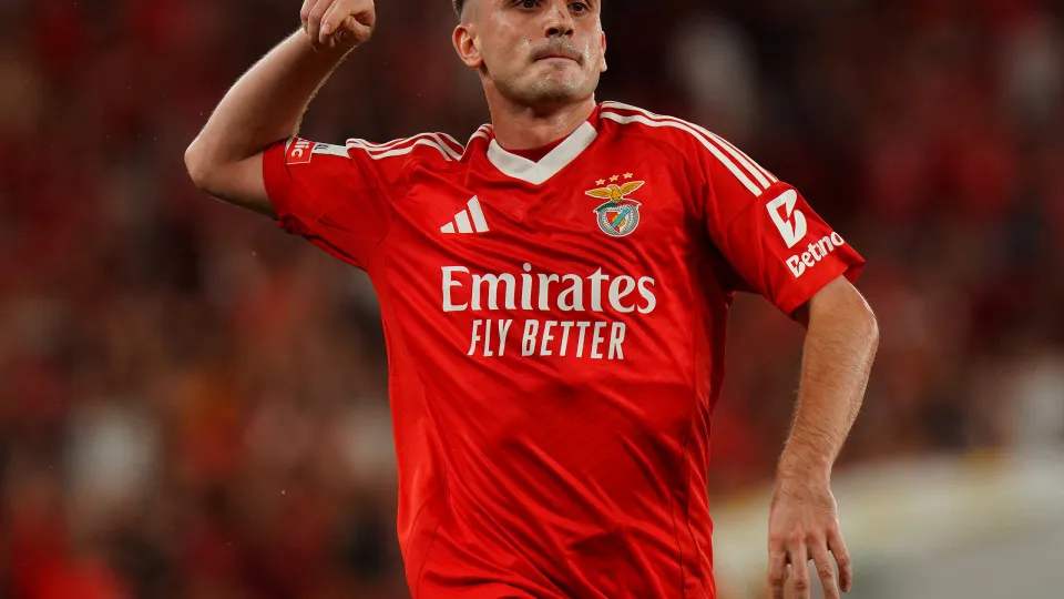 LISBON, PORTUGAL - SEPTEMBER 14: New signing Kerem Akturkoglu of SL Benfica celebrates after scoring a goal during the Liga Portugal Betclic match between SL Benfica and CD Santa Clara at Estadio da Luz on September 14, 2024 in Lisbon, Portugal.  (Photo b