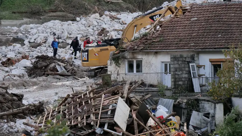 UE envia equipas de salvamento e material para a Bósnia-Herzegovina