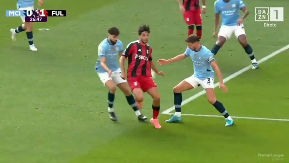 Assistência de calcanhar e Fulham assusta Man. City no Etihad Stadium