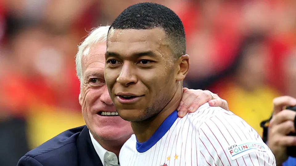 Deschamps explica o problema de Mbappé: "É complicado..."