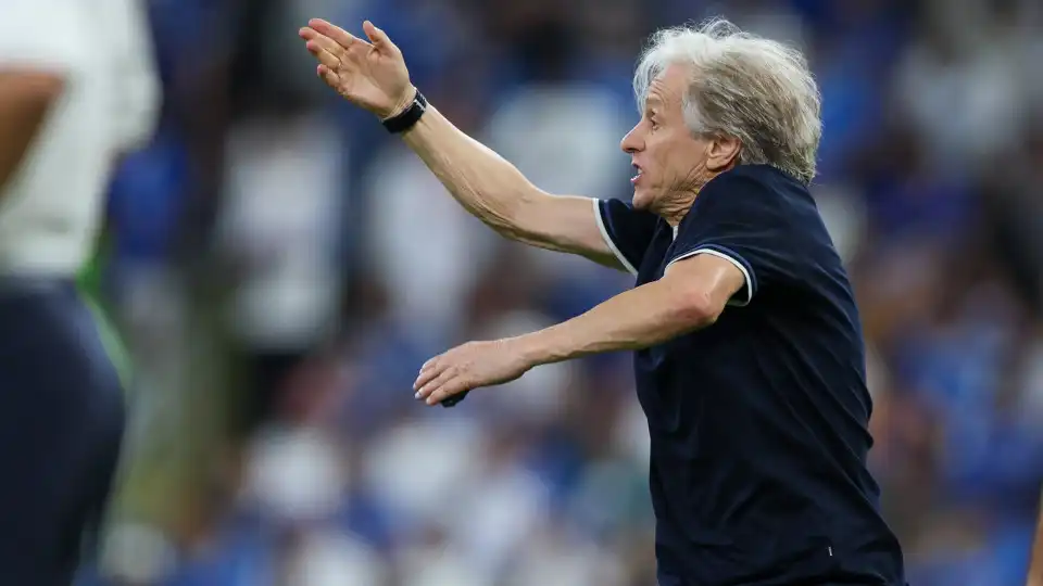 Jorge Jesus 'mete a sexta' e atira: "Somos o maior clube da Arábia"