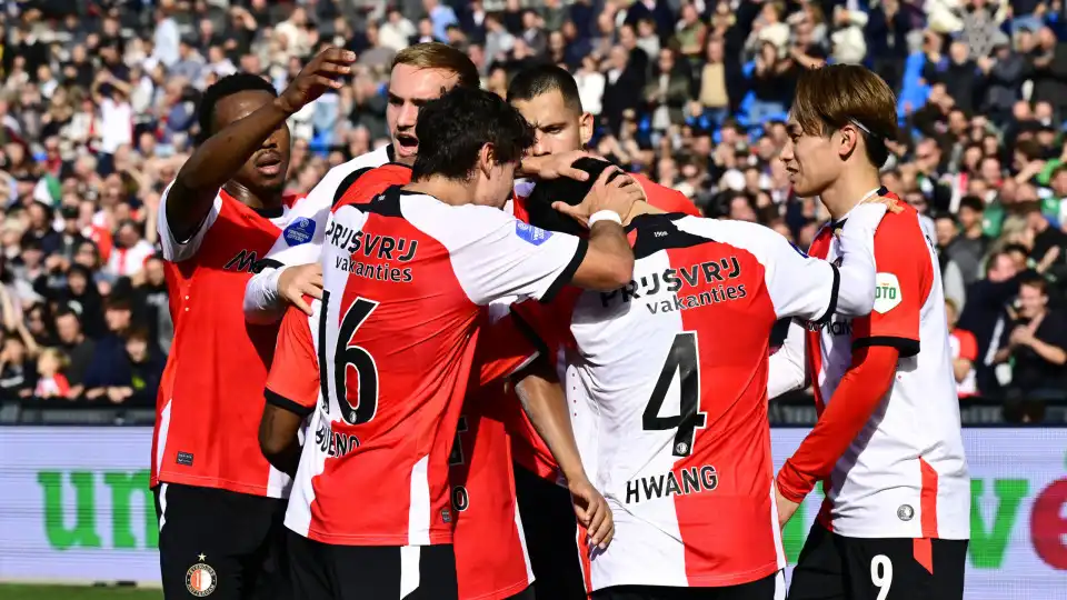 Feyenoord vence com 'um olho' no pódio... e outro no Benfica