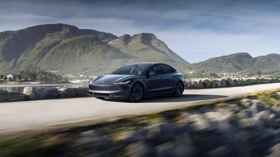 O Model 3 com mais autonomia de sempre já está disponível em Portugal