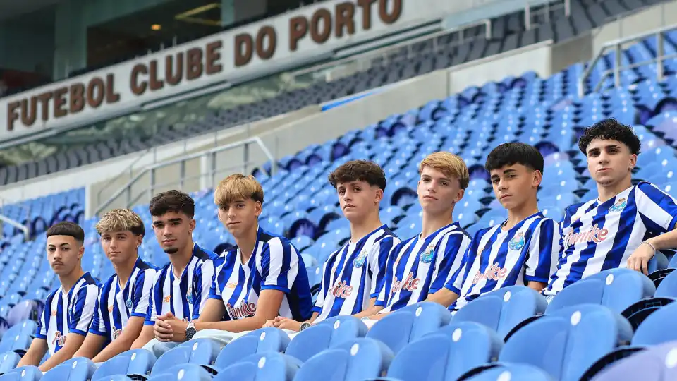 Oficial: FC Porto 'amarra' oito jovens de uma assentada