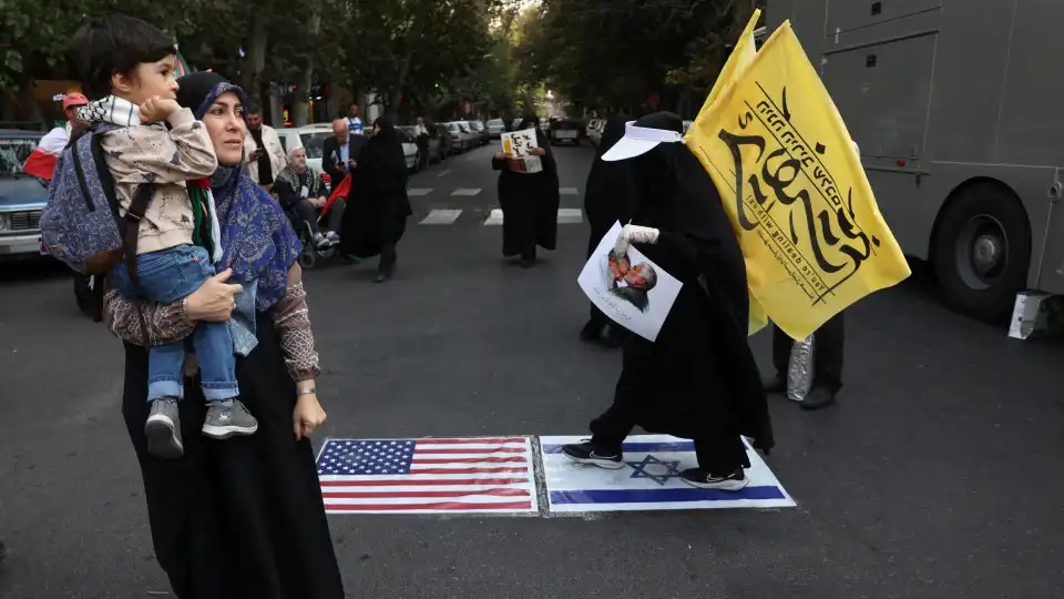 Milhares manifestam-se em Teerão em apoio à aliança anti-Israel