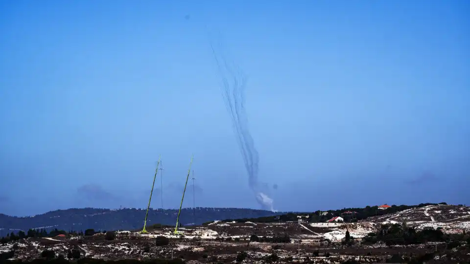 Israel bombardeia base do Hezbollah em Beirute e outros 230 alvos