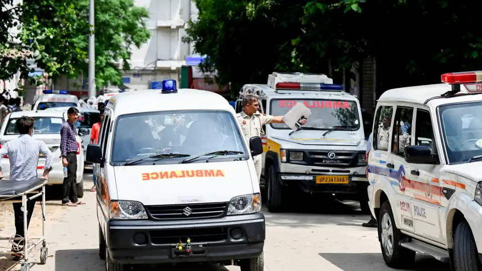 Homem dado como morto 'ressuscita' após ambulância passar em buraco