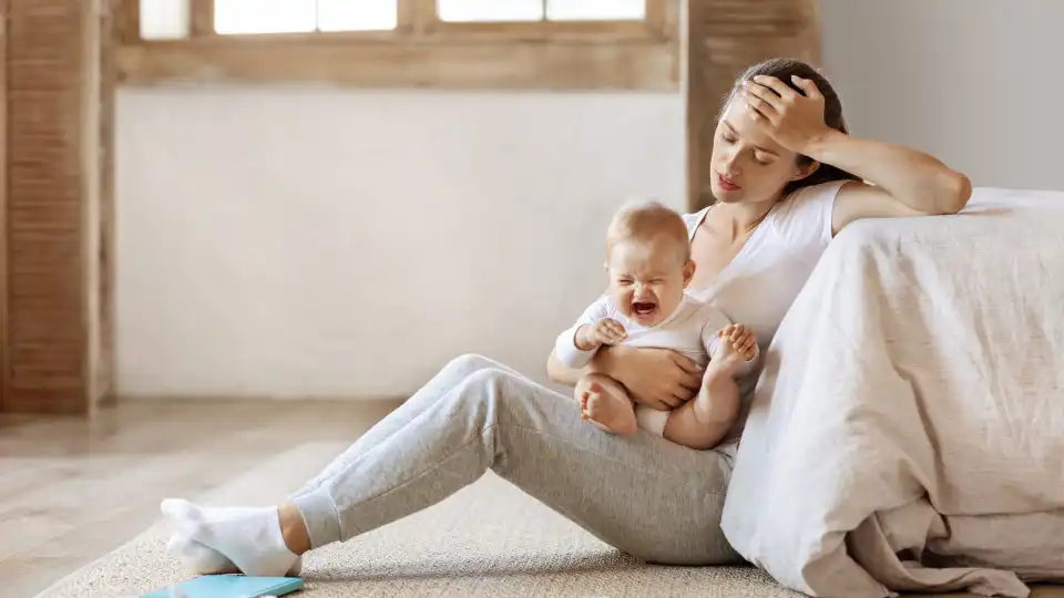 Puerpério e 'baby blues'. Que sinais e como ajudar uma mamã em pós-parto?