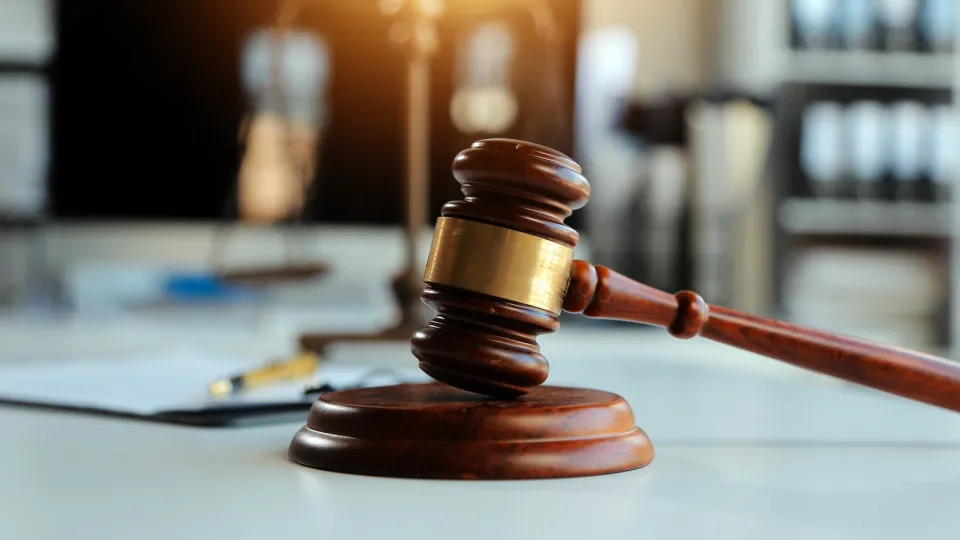Homem guardou corpo da mãe em congelador durante 3 anos. Foi condenado