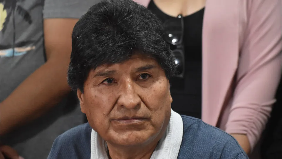 Morales pede aos seguidores pausa nos bloqueios e anuncia greve de fome