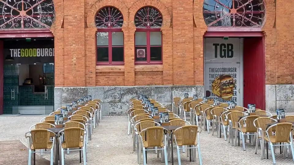 Lisboetas: Este restaurante vai estar a oferecer hambúrgueres e cerveja