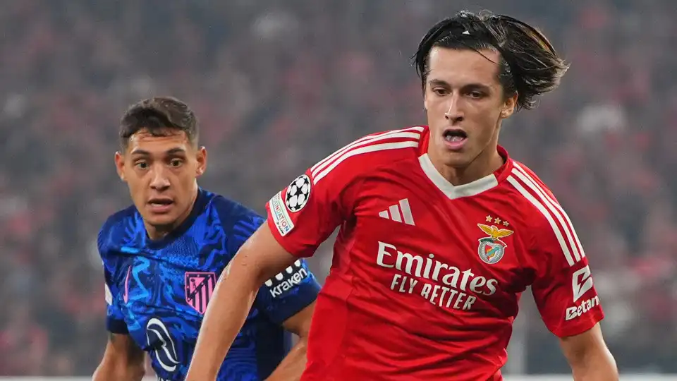 Liverpool sem intenção de levar Álvaro Carreras do Benfica