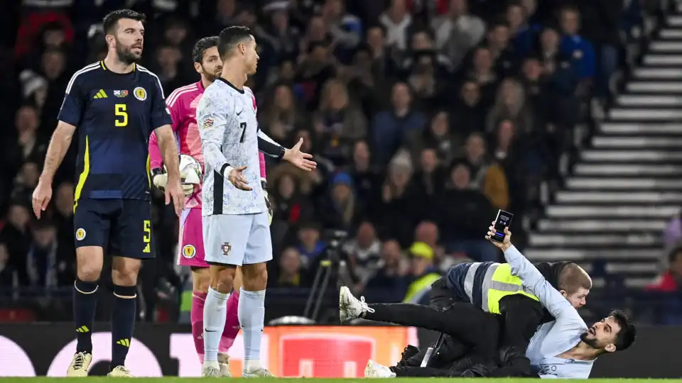 Futebol ou râguebi? Adepto quis tirar foto com Ronaldo e sofreu placagem