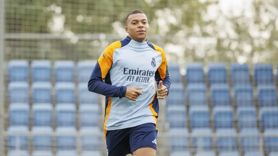 No meio de polémica, Mbappé mostra-se a treinar no Real Madrid