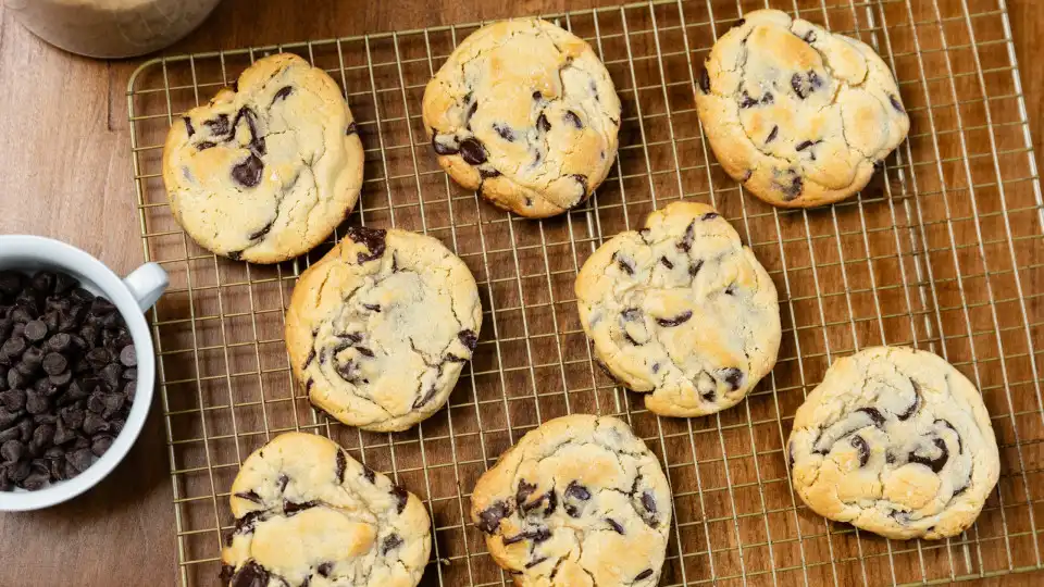 Faça umas bolachas de chocolate só com cinco ingredientes