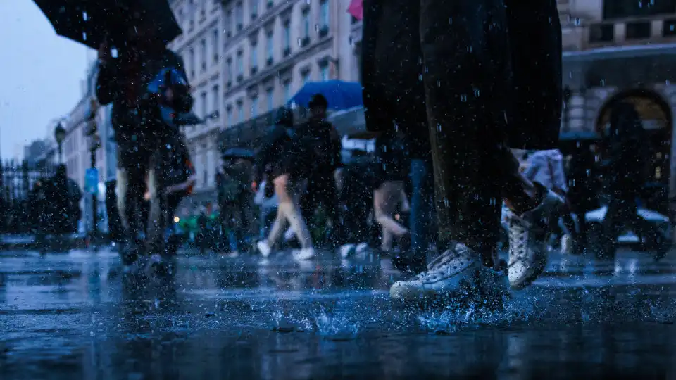 Quatro distritos sob aviso amarelo esta terça-feira devido à chuva