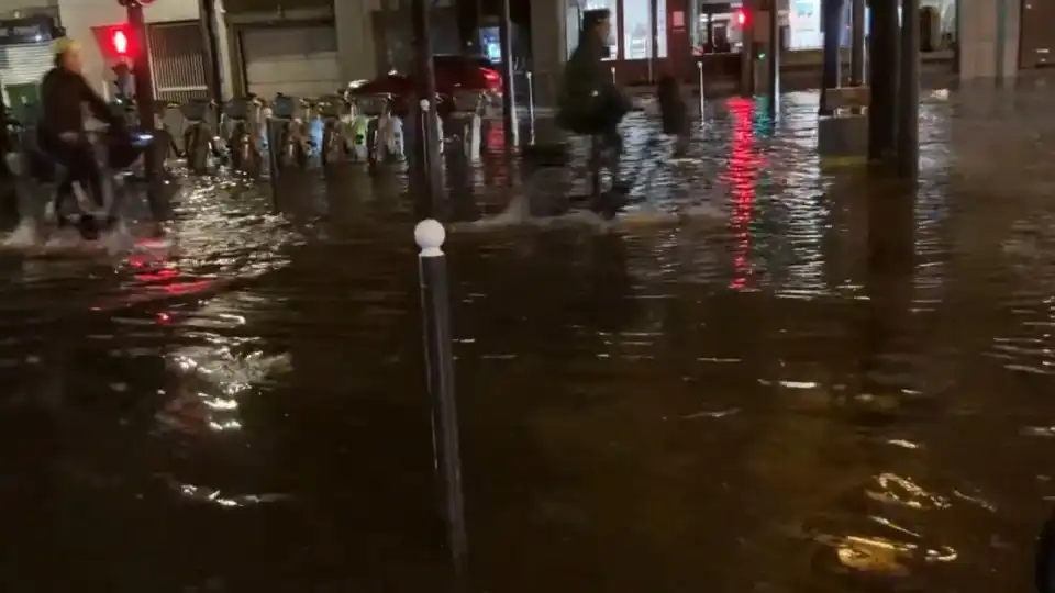 As imagens das chuvas que causaram um morto e dois feridos em Paris