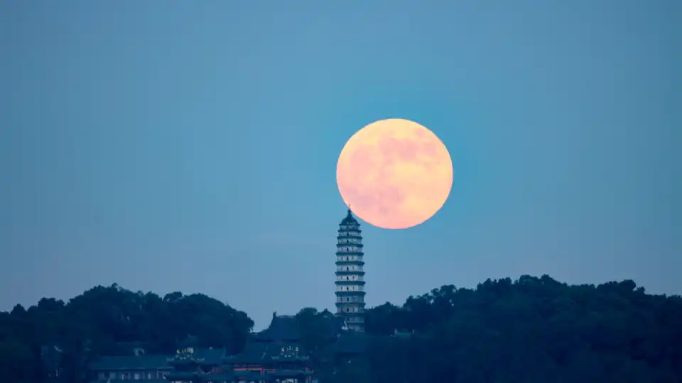 Perdeu a Super Lua? Já se sabe quando poderá ver a última do ano