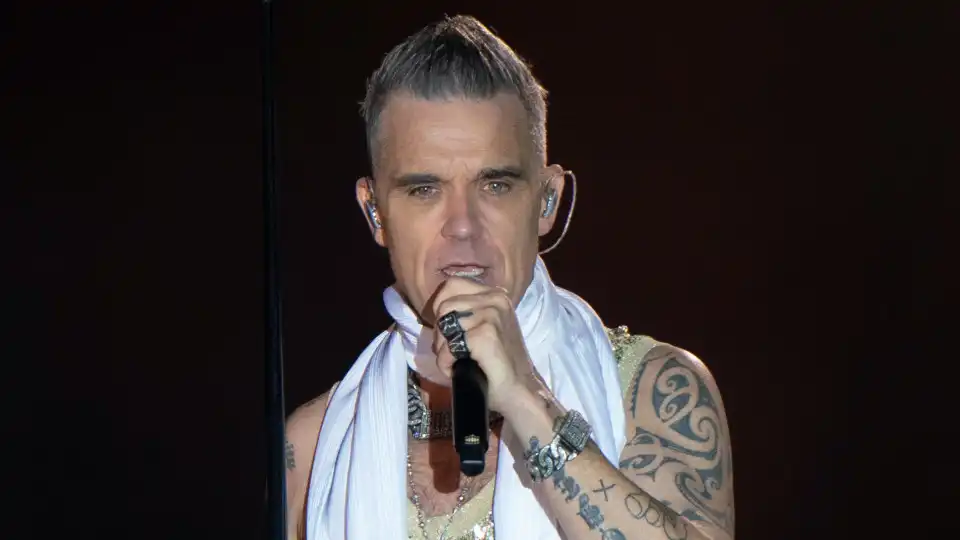 Robbie Williams fala de saúde mental e diz que estendeu a mão a Liam