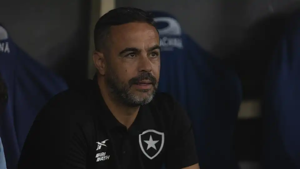 Botafogo de Artur Jorge escorrega e abre a porta... a Abel Ferreira