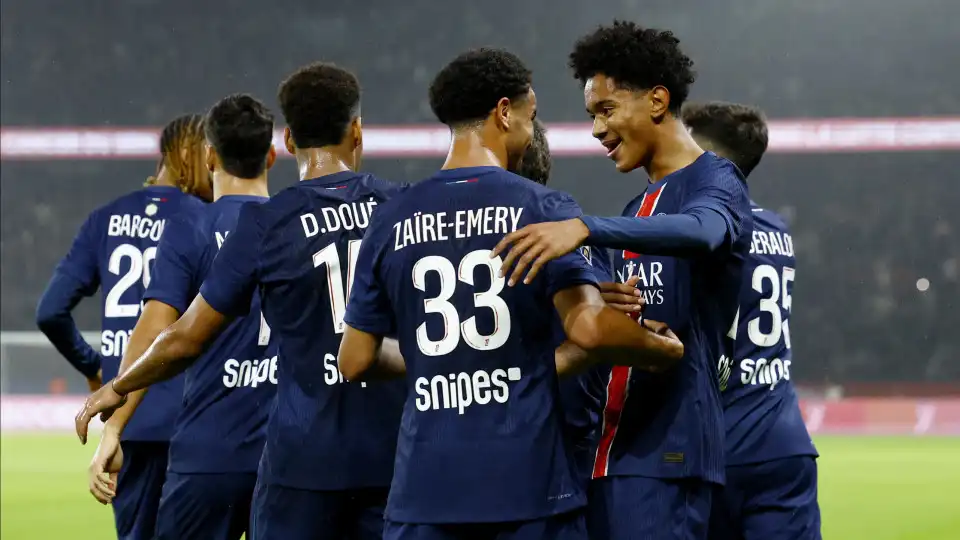 PSG de 'coração português' vence e apanha Monaco na liderança