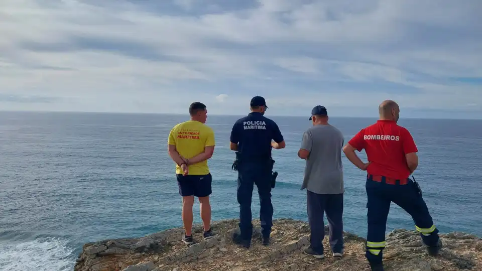 Interrompidas buscas por pescador em Aljezur. Operações retomadas amanhã