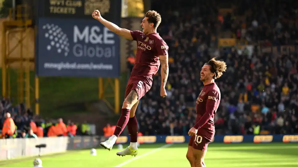 Manchester City vence Wolves com golo (polémico) no último minuto