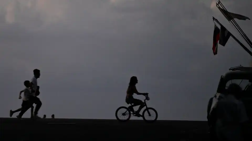 Tempestade Oscar avança por Cuba deixando a ilha sem energia