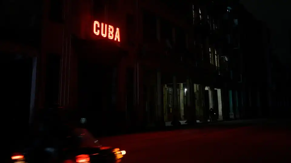 China pede a Washington que levante embargo contra Cuba após apagão