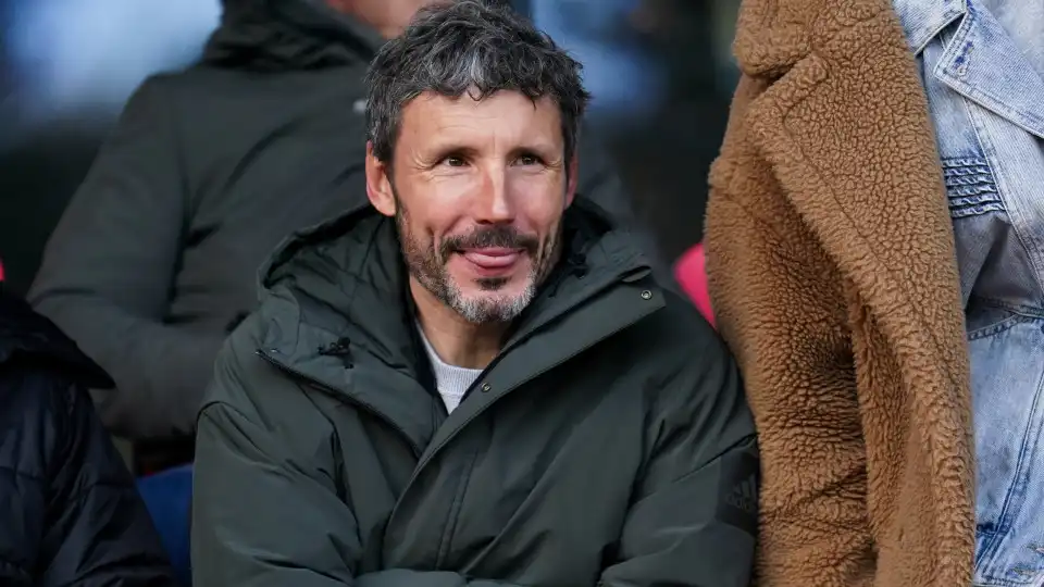 Van Bommel assume contactos do Benfica após despedimento de Schmidt