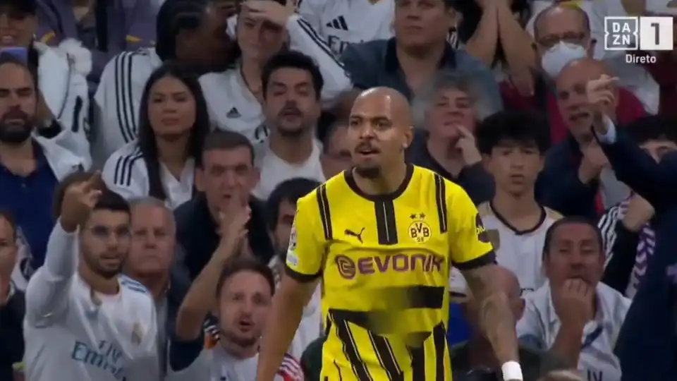 O golo de Malen que 'gelou' o Santiago Bernabéu em noite de Champions