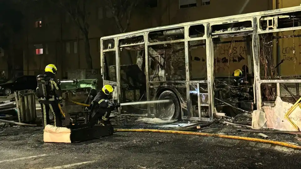 "Vejo um amigo meu deitado no chão, baleado. É preciso respostas"